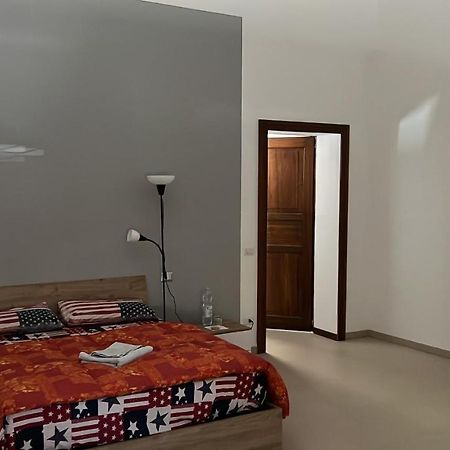 Grande Stanza Matrimoniale In Palazzo Signorile Apartment มิรันโดลา ภายนอก รูปภาพ